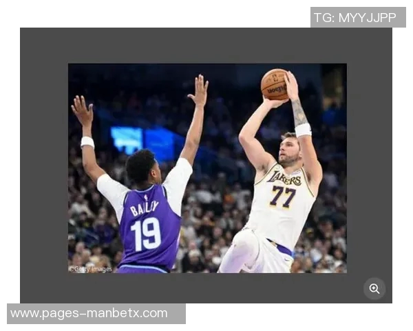 东契奇创造历史连续六场客场比赛至少30分8助攻1抢断的壮举 东契奇创造历史连续六场客场比赛至少30分8助攻1抢断的壮举